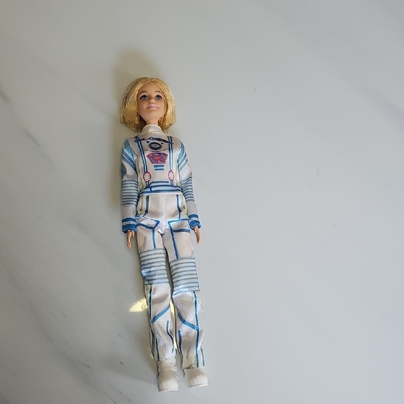 Barbie Astronaut Doll - Picture 1 of 9